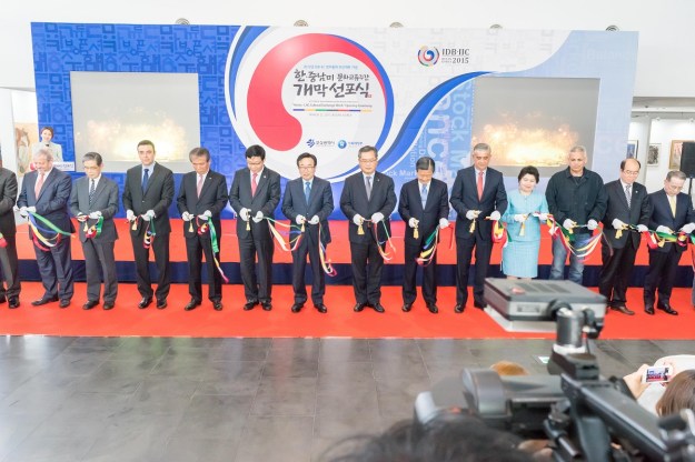 Foreign and local Ministers and Diplomats at ceremony. Photo M. Kazemi